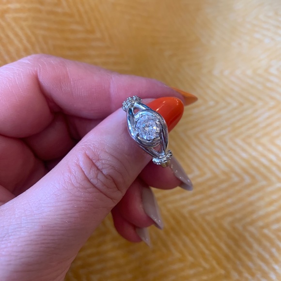Beautiful Statement Silvertone NVC Ring With Clear Glass Stone Size 10 - Picture 10 of 10
